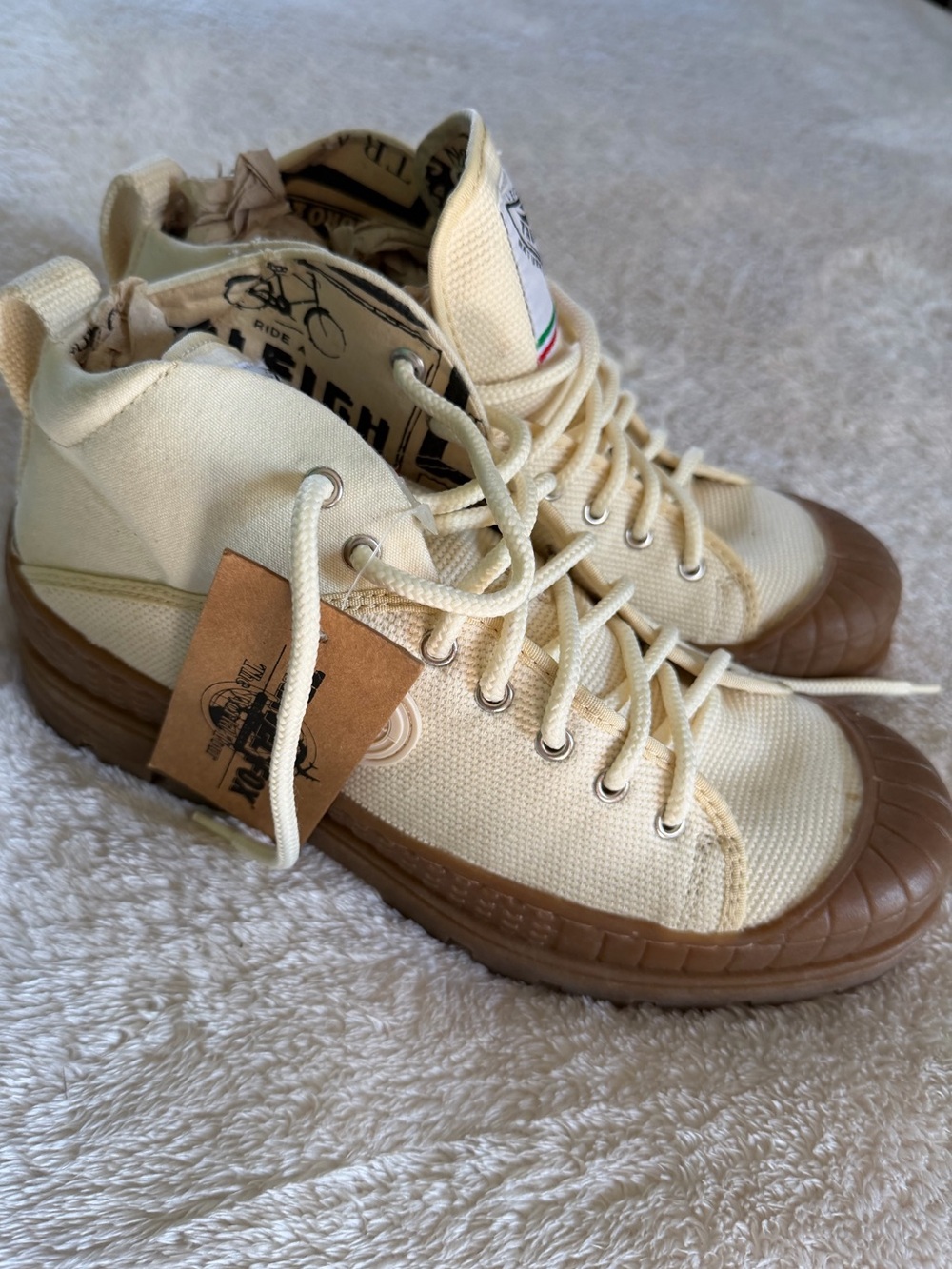 NWT Vintage Deadstock 90s Travel Fox High Top Canvas Sneakers sz 8.5 Men